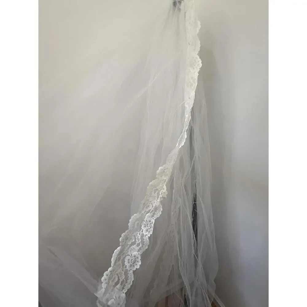 Very Long Vintage White Lace Trim Bridal Veil - Picture 5 of 14